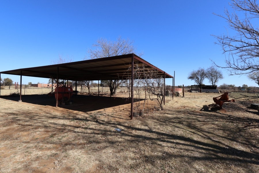 4 Bedroom Property for Sale in Roodewal Free State